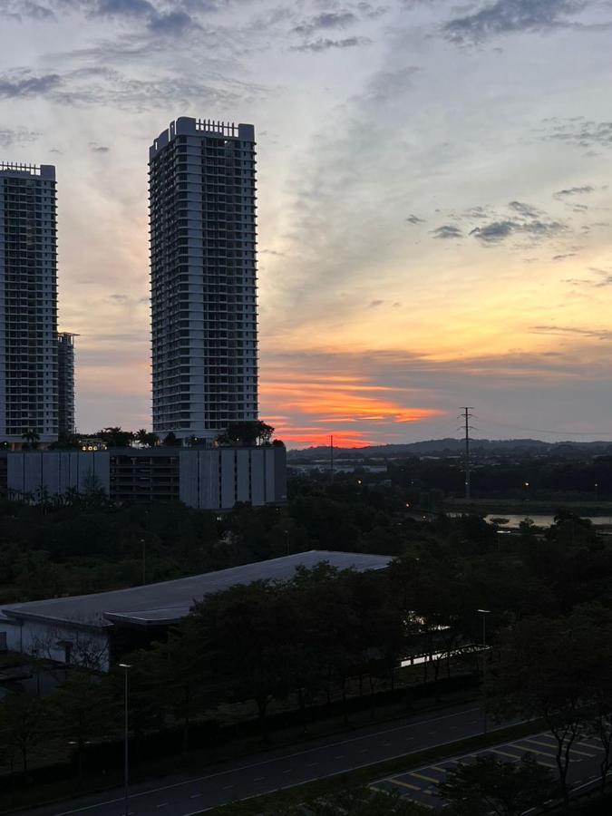 D Bunga مسلم Homestay Pool View Legoland Nusajaya Nusajaya  Eksteriør billede