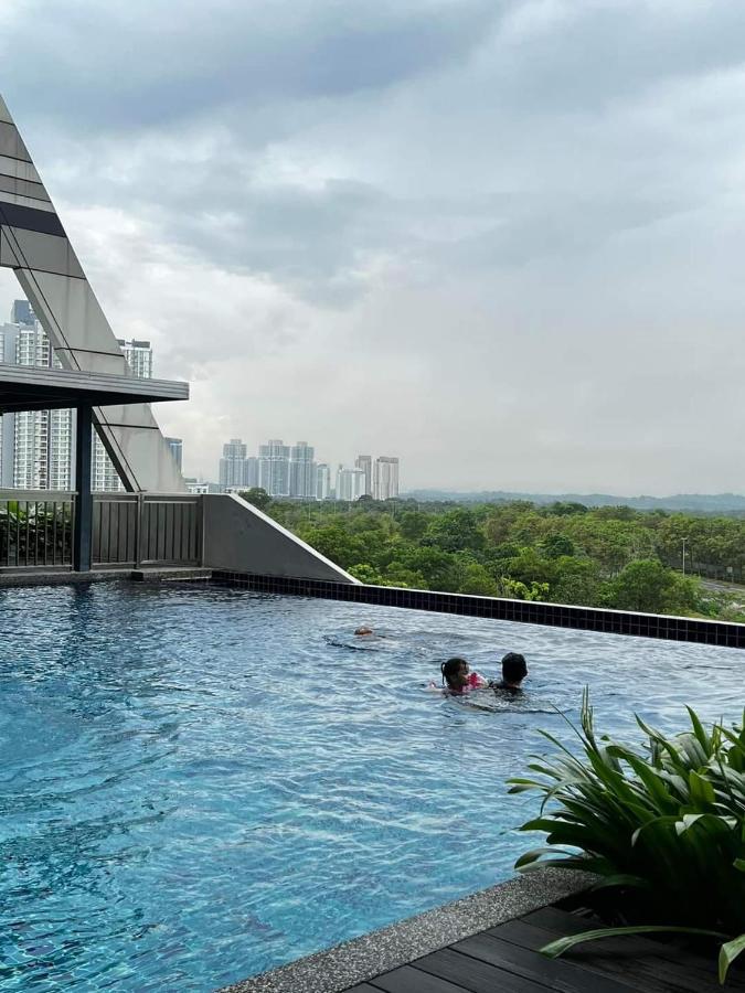 D Bunga مسلم Homestay Pool View Legoland Nusajaya Nusajaya  Eksteriør billede