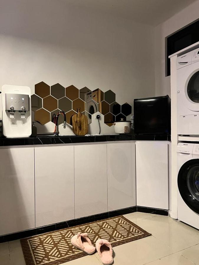 D Bunga مسلم Homestay Pool View Legoland Nusajaya Nusajaya  Eksteriør billede