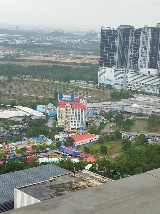 D Bunga مسلم Homestay Pool View Legoland Nusajaya Nusajaya  Eksteriør billede